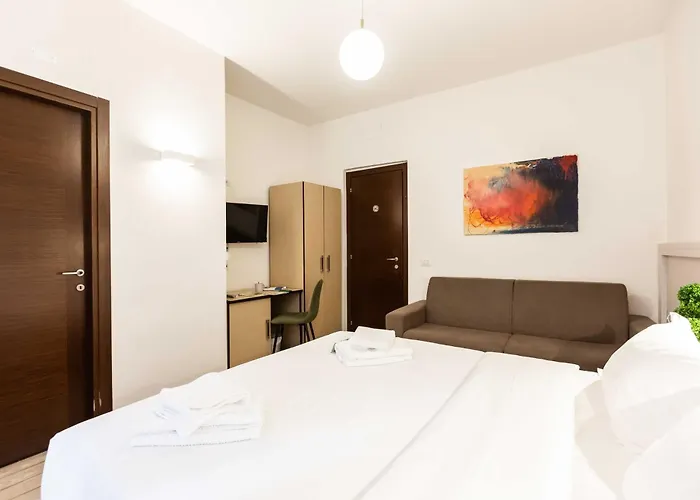 Renovated 2-bdr Flat Statuto - Zen 51 Apartament *